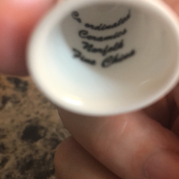 Norfolk Fine China thimble and a vintage thimble - Picture 3 of 8